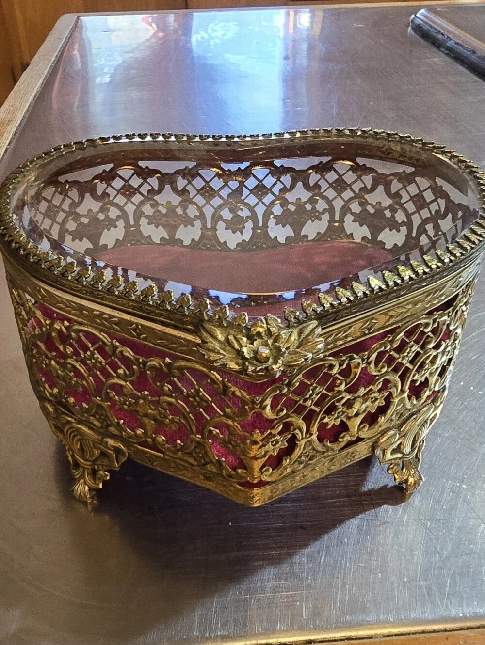Vintage Matson 24K Gold Plated Heart Jewelry Box Casket Beveled Glass Filigree - Picture 5 of 16